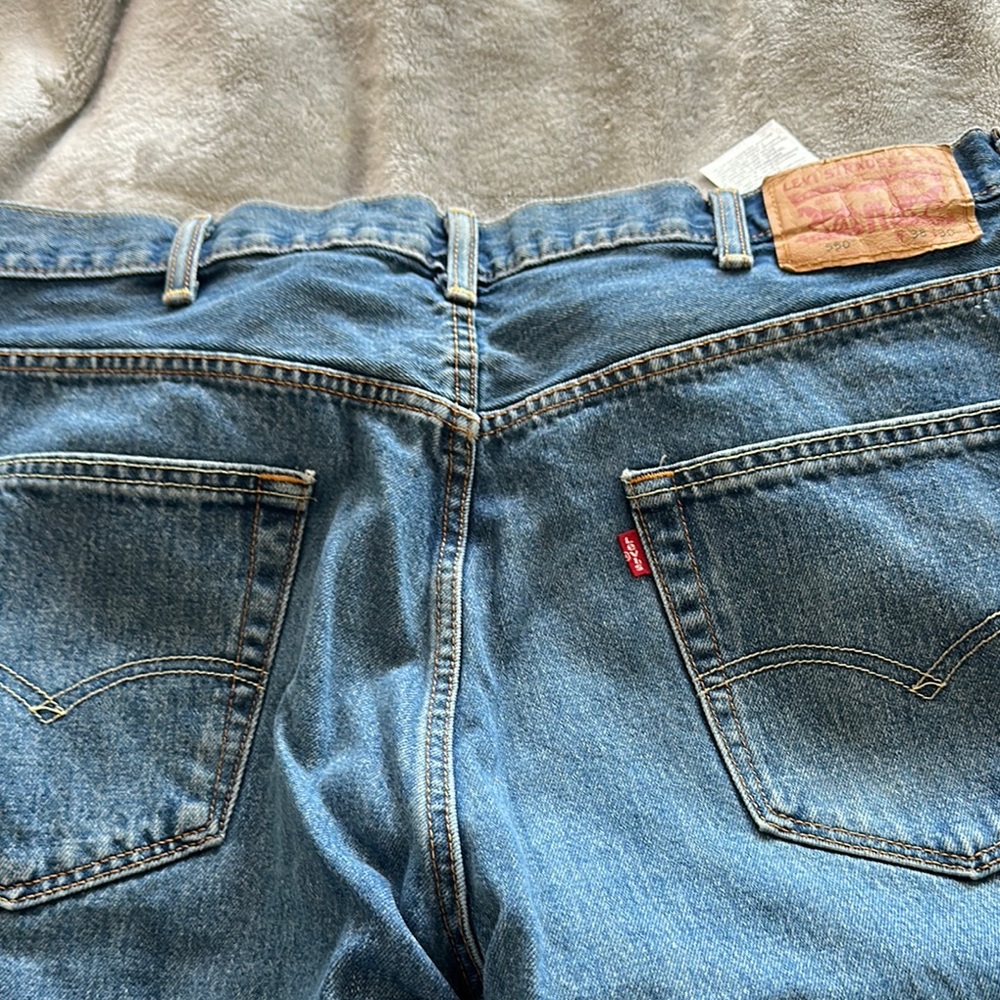 Levi's Blue Relaxed Fit Jeans with Classic Stitching. PRE OWNED